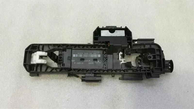 Mercedes W204 W212 door handle carrier right A2047602434 RRH door handle carrier