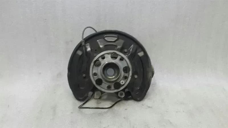 Mercedes C Class W205 Right Rear Hub A2053500241 Wheel Bearing Housing Rear Right