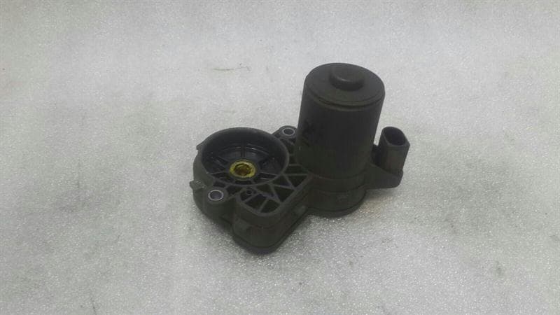 Mercedes C43 AMG W205 Park Brake Engine A0009061203 ACTUATOR PARKING BRAKE LEFT