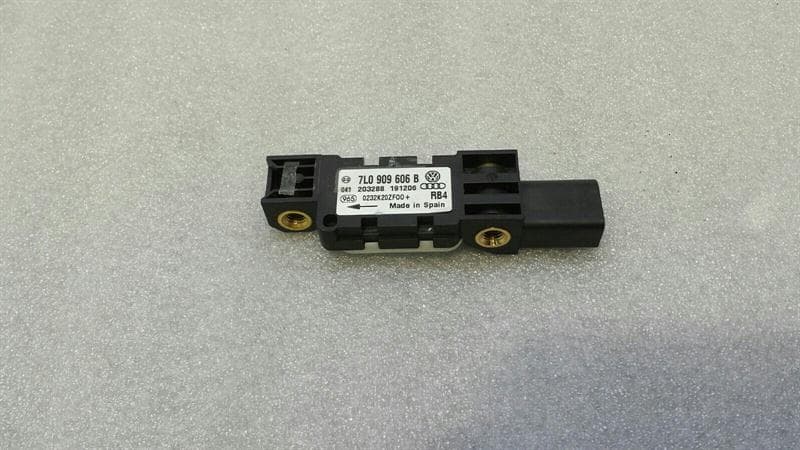 Porsche Cayenne 957 crash sensor 7L0909606B impact sensor