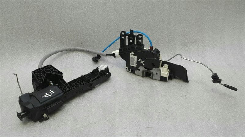 Mercedes A Class W176 FRH Door Lock A1667200635 Door Lock Front Right Carrier