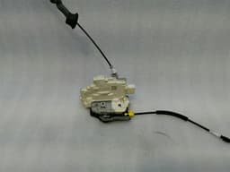 AUDI Audi A6 4G right rear door lock 4G08390016 door lock rear right — thumbnail 1