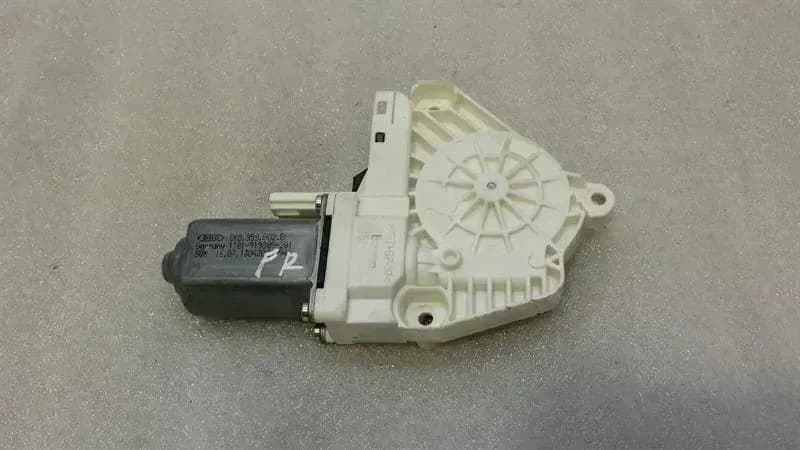 AUDI Audi A6 4G FRH door window motor 8K0959802B window regulator motor front right