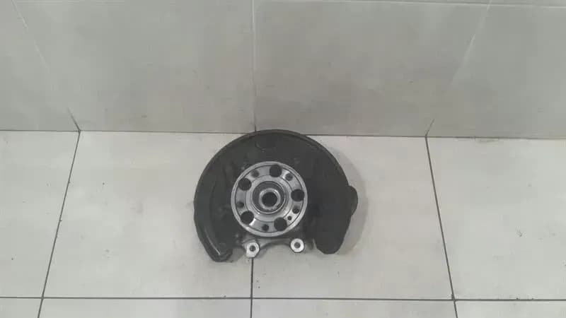 Mercedes C Class W205 Right Rear Hub A2053500241 Wheel Bearing Housing Rear Right