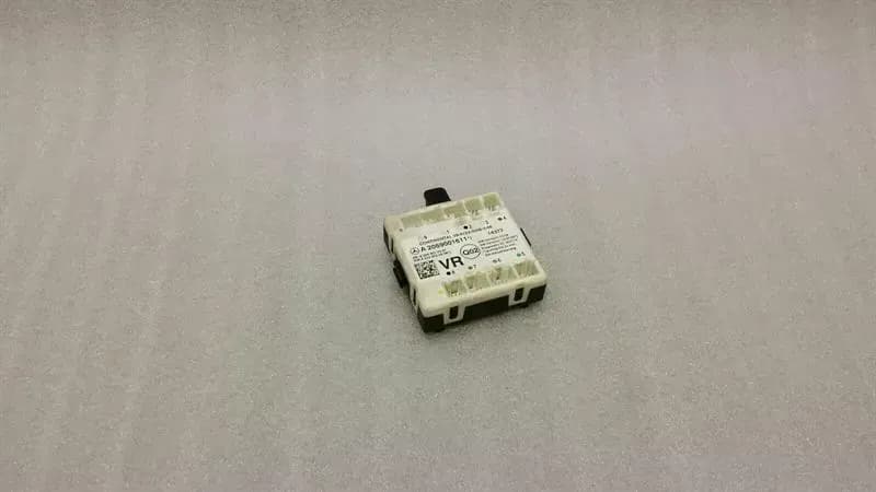 MERCEDES-BENZ Mercedes C Class W205 FRH Door Module A2059001611 Door Control Unit Front Right