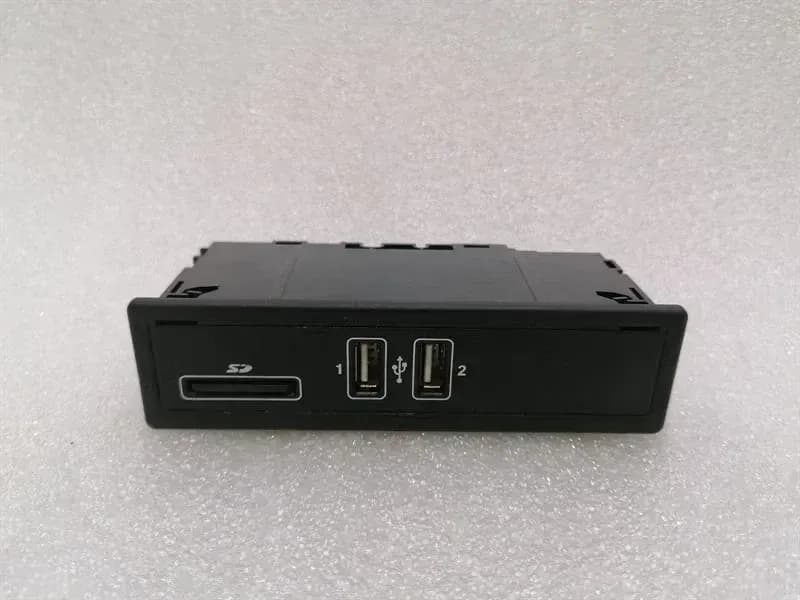 MERCEDES-BENZ Mercedes C Class W205 USB Input Module A2058200526 USB Female SD