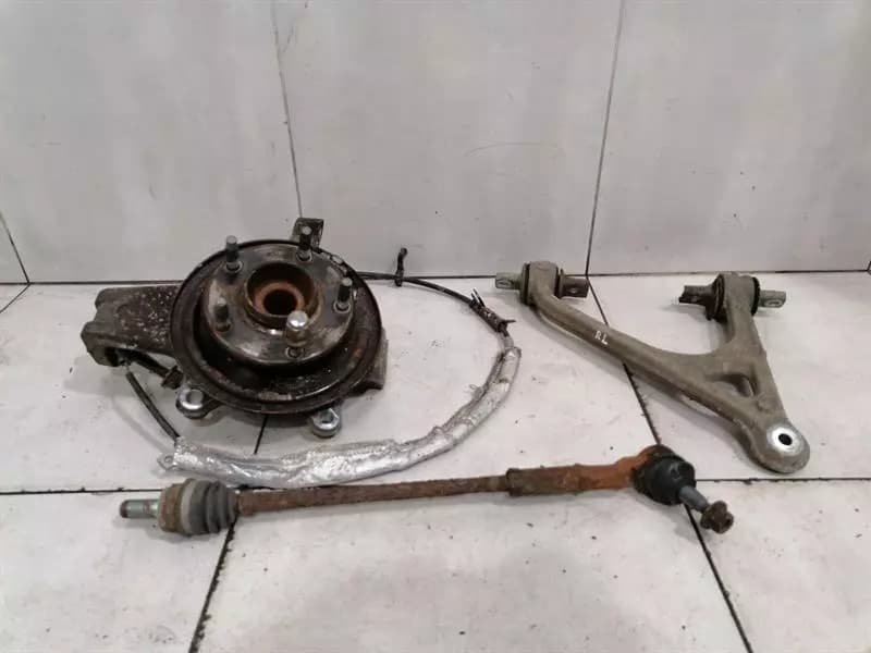 Chevrolet Corvette C6 Z06 Left Rear Hub 88965638 Wheel Bearing Case Rear Left