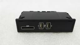 MERCEDES-BENZ Mercedes C Class W205 USB Input Module A2058200526 USB Female SD — thumbnail 1