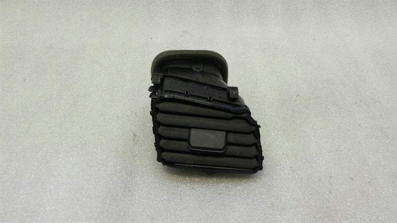 VW Volkswagen Golf GTD RHD right air vent 5G2819710B right handlebar
