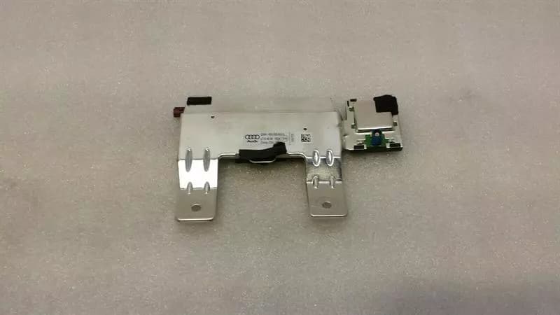 AUDI Audi S1 8X Aerial / Antenna 8X0035503A Antenna Aerial Amplifier