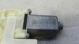 VW Volkswagen Golf GTD RRH door window motor 5Q4959812A window regulator motor rear RE — thumbnail 2
