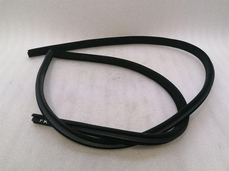 ROLLS ROYCE ROLLS ROYCE PHANTOM MK7 FRH Door Seal 51727114886 Door Seals Front Right