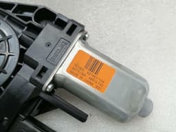 JEEP Jeep Grand Cherokee WW2 MK4 Door Window Motor 931401-104 Power Window Motor Front — thumbnail 3