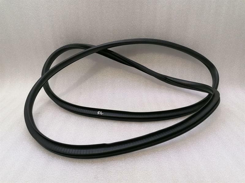 JEEP GRAND CHEROKEE WW2 MK4 Front Left Door Seal 5399213AE Front Door Seals