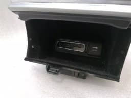 JEEP JEEP GRAND CHEROKEE WK2 MK4 TRAY X90026801SF USB SD 12V AUX Case — thumbnail 3