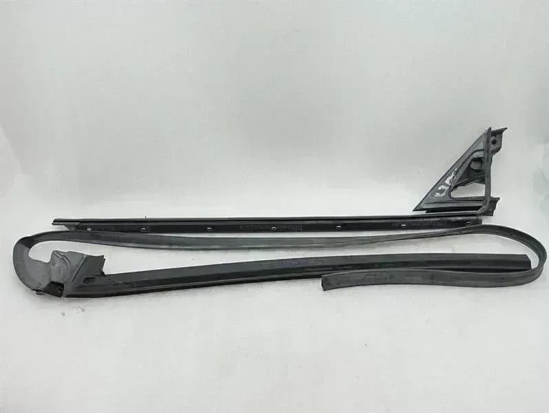 FERRARI Ferrari 812 Superfast F152M Door Seal 890461 RH DOOR Door Seals