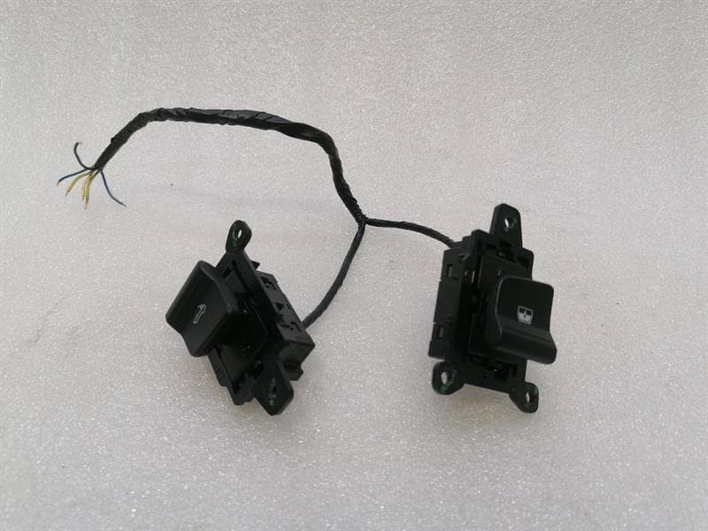 FERRARI Ferrari 812 GTS Switch 867104 Switch REAR SCREEN LIFTER BUTTON CONVERTIBLE ROOF