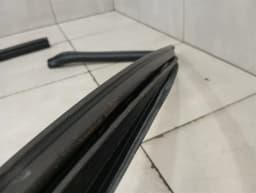 FERRARI Ferrari FF F151 Right Door Seal 84539300 Door Seals Right — thumbnail 3