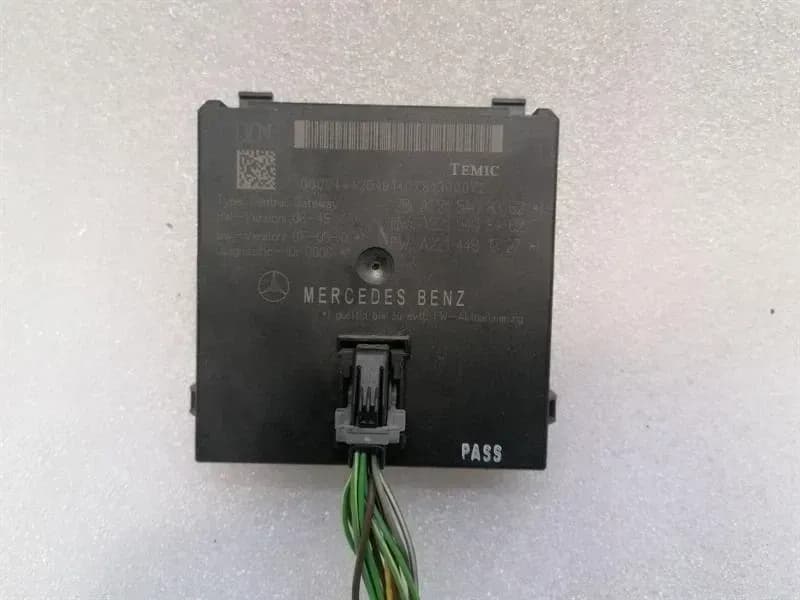 Mercedes S-Class W221 Central Gateway Module A2215408362 GATEWAY MODULE