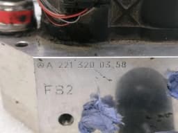 MERCEDES-BENZ Mercedes W221 rear ABC suspension valve A2213201058 rear air suspension valve — thumbnail 7
