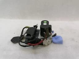 MERCEDES-BENZ Mercedes W221 rear ABC suspension valve A2213201058 rear air suspension valve — thumbnail 1
