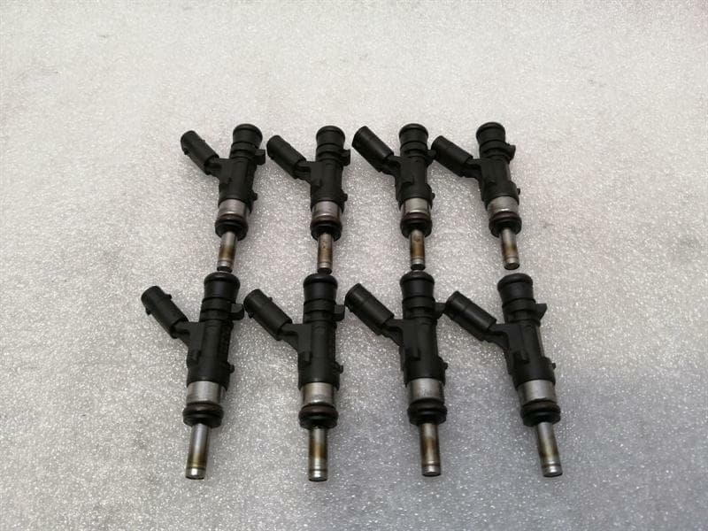 MERCEDES-BENZ Mercedes C63 AMG M156 W204 Injector Set of 8 A1560780023 Injection Nozzle Set
