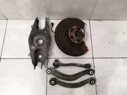 MERCEDES-BENZ Mercedes C Class W204 C63 AMG RRH Hub A2043503208 Wheel Bearing Housing Rear Right — thumbnail 1