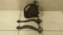 MERCEDES-BENZ Mercedes C Class W204 C63 AMG Left Front Hub A2043321901 Wheel Bearing Housing Front L — thumbnail 2
