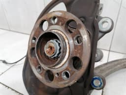 MERCEDES-BENZ Mercedes C63 AMG W204 Left Front Hub A2043321901 Wheel Bearing Housing Front Left — thumbnail 2