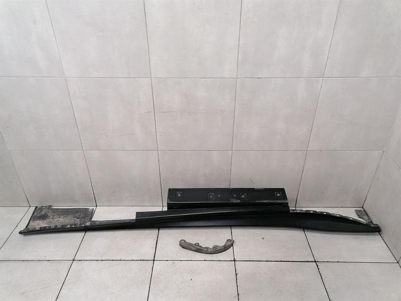 FERRARI Ferrari F12 Berlinetta F152 left side skirt 84306310 side sill left