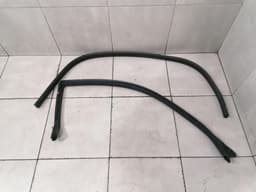 FERRARI Ferrari F12 BERLINETTA F152 Right Door Seal 83370000 Door Seals Right — thumbnail 1