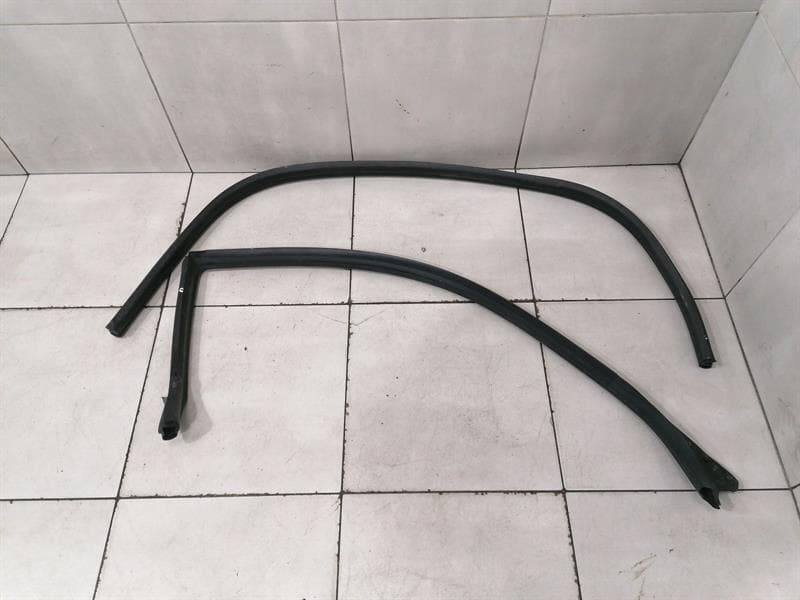 FERRARI Ferrari F12 BERLINETTA F152 Right Door Seal 83370000 Door Seals Right
