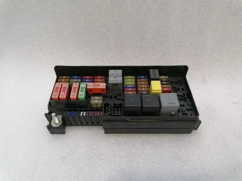 Mercedes ML W164 Fuse Box A1645403072 Fuse Box