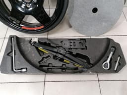 MERCEDES-BENZ MERCEDES ML63 AMG W164 SAVER KIT A1644008200 JACK M156 5.5 W X 19 H2 ET13 — thumbnail 2
