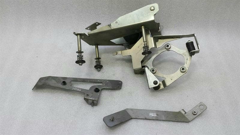 MERCEDES-BENZ Mercedes CLS W219 pump holder-bracket A1561400485 holder carrier