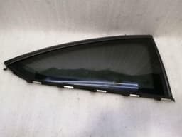 MERCEDES-BENZ Mercedes C W204 right rear quarter glass A2046706812 door window 1/4 rear right — thumbnail 4