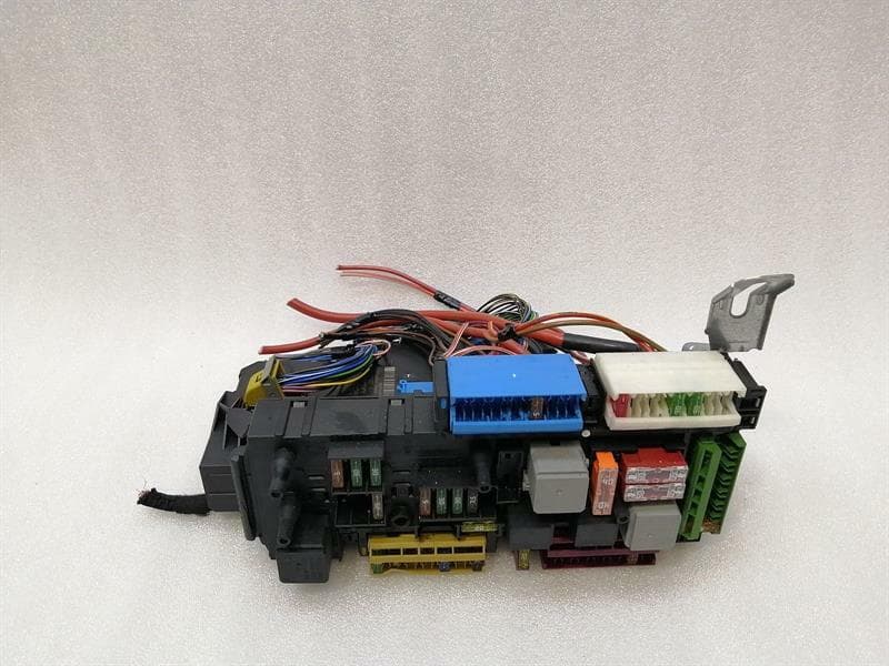 MERCEDES-BENZ Mercedes C Class W204 Fuse Box A2049060205 Fuse Box SAM