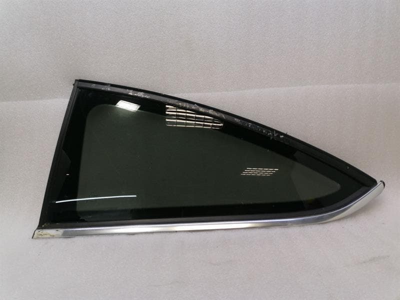 MERCEDES-BENZ Mercedes C Class W204 Left Rear Quarter Glass A2046701900 Door Window 1⁄4 Rear Li