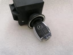 MERCEDES-BENZ Mercedes C Class W204 Electronic Module A2079057101 Control Unit EZS + KEY — thumbnail 3