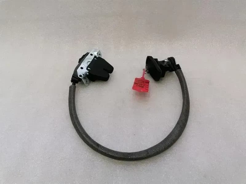 Mercedes C Class W204 boat lock A20437500185 tailgate lock