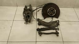 MERCEDES-BENZ Mercedes C Class W204 C63 AMG RRH Hub A2043501441 Wheel Bearing Housing Rear Right — thumbnail 1
