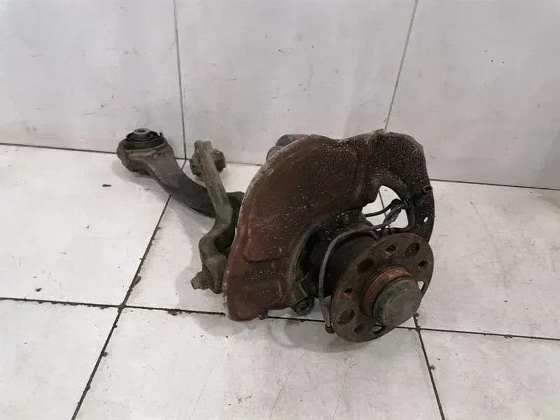 Mercedes E Class W212 Left Front Hub A2123300120 Wheel Bearing Housing Front Left