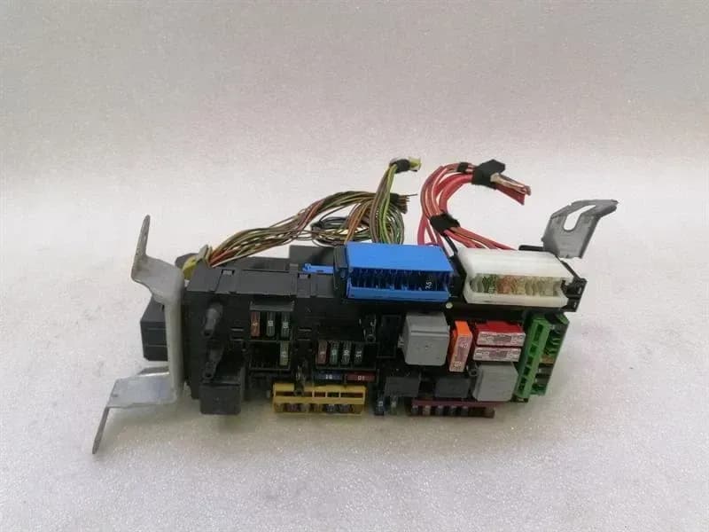 MERCEDES-BENZ Mercedes E Class W212 Fuse Box a2129004001 Fuse Box