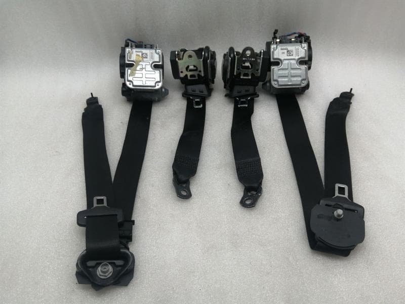 Mercedes CLS W219 seatbelt set A2118605786 seat belt belt set