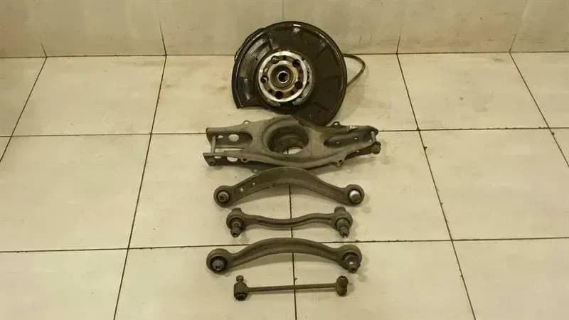 Mercedes W212 Left Rear Hub A2123502108 Wheel Bearing Housing Rear Left Set AMG