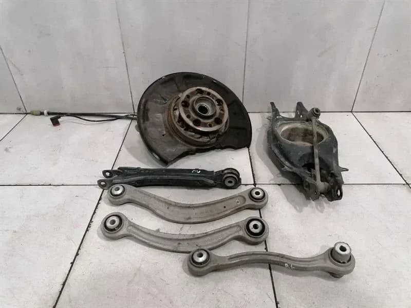 Mercedes E63 AMG W212 Left Rear Hub A2123502108 Wheel Bearing Housing Rear Left