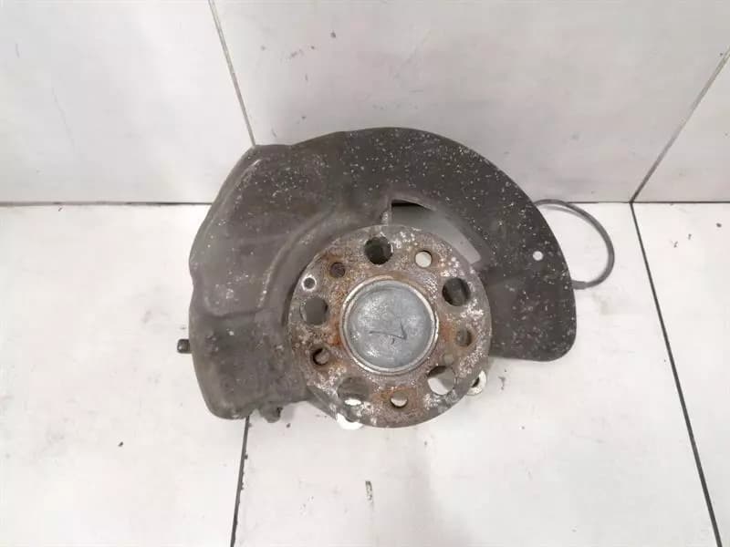MERCEDES-BENZ Mercedes E63 AMG W212 Left Front Hub A123300120 Wheel Bearing Housing Front Left