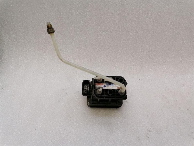 MERCEDES-BENZ Mercedes E Class W212 Air Suspension Valve A2123200558 Valve Block