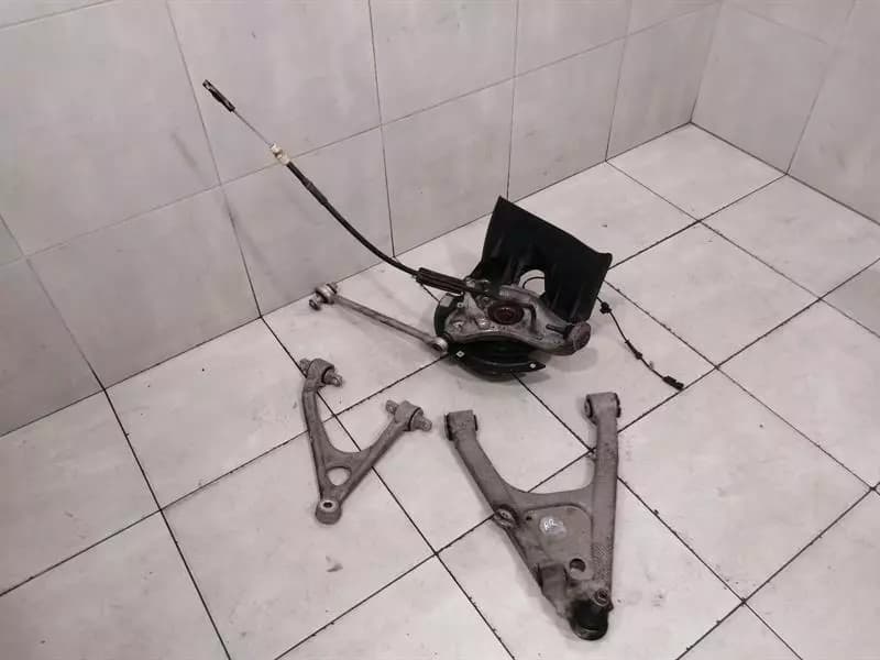 Chevrolet Corvette C7 Right Rear Hub 84506881 Wheel Bearing Case Rear Right