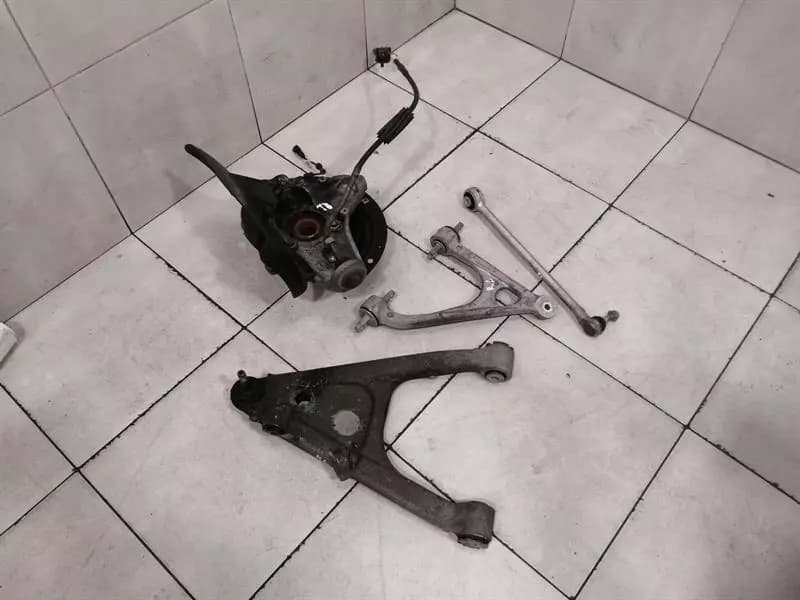 Chevrolet Corvette C7 Left Rear Hub 84506880 Wheel Bearing Housing Rear Left